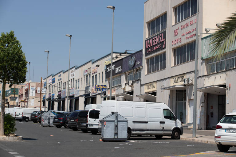 El Polígono de Carrús de Elche y su posible diversificación: la parte comercial, cada vez más presente